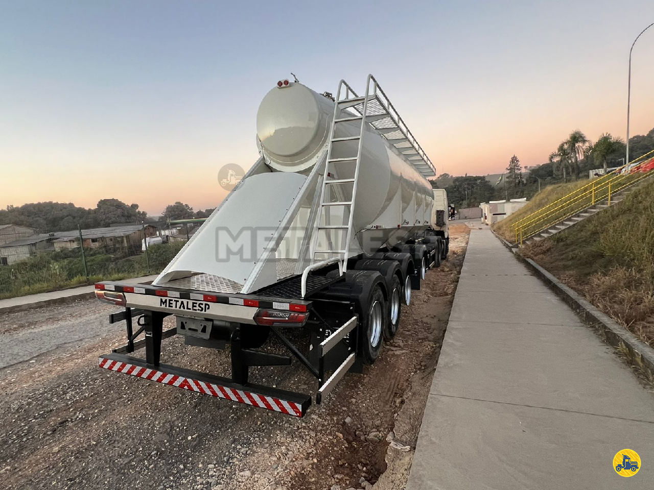 CARRETA SEMI-REBOQUE SILO Metalesp Implementos RIO BRANCO DO SUL PARANÁ PR